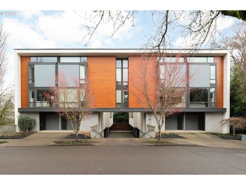 245 SW MEADE ST Portland OR 97201