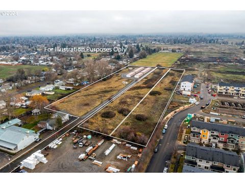 2561 W MAIN ST Medford OR 97501