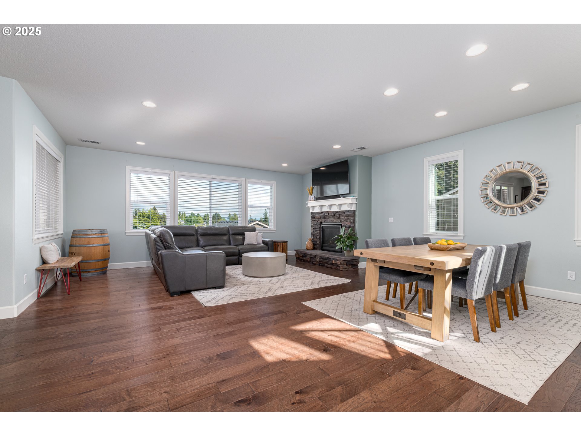 2037 DE VRIES WAY