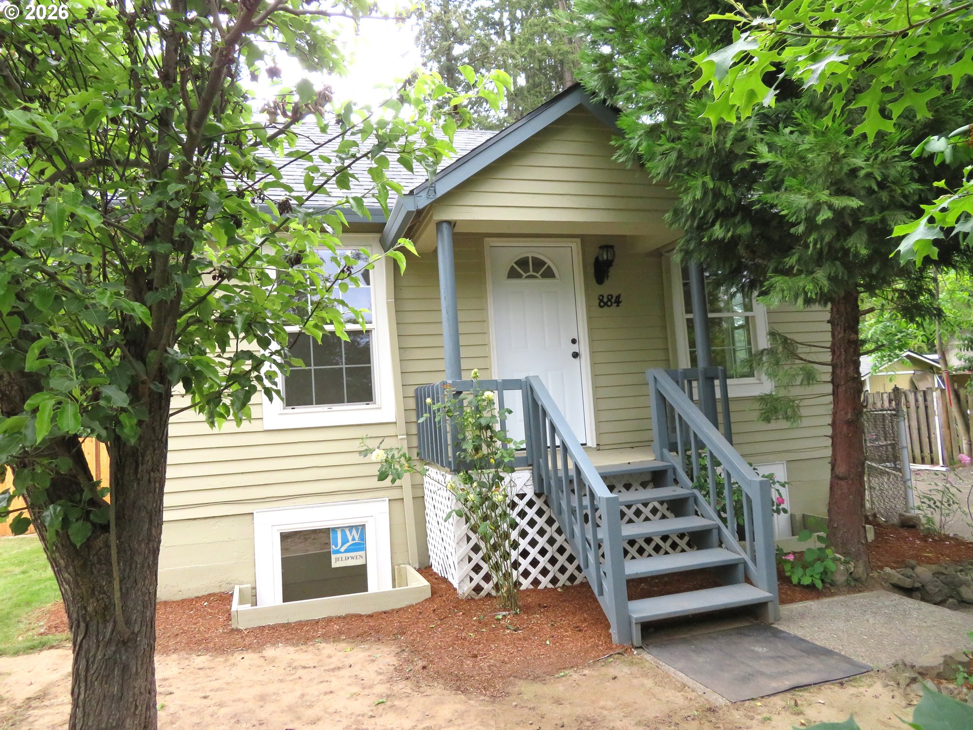 884 SE 7TH AVE