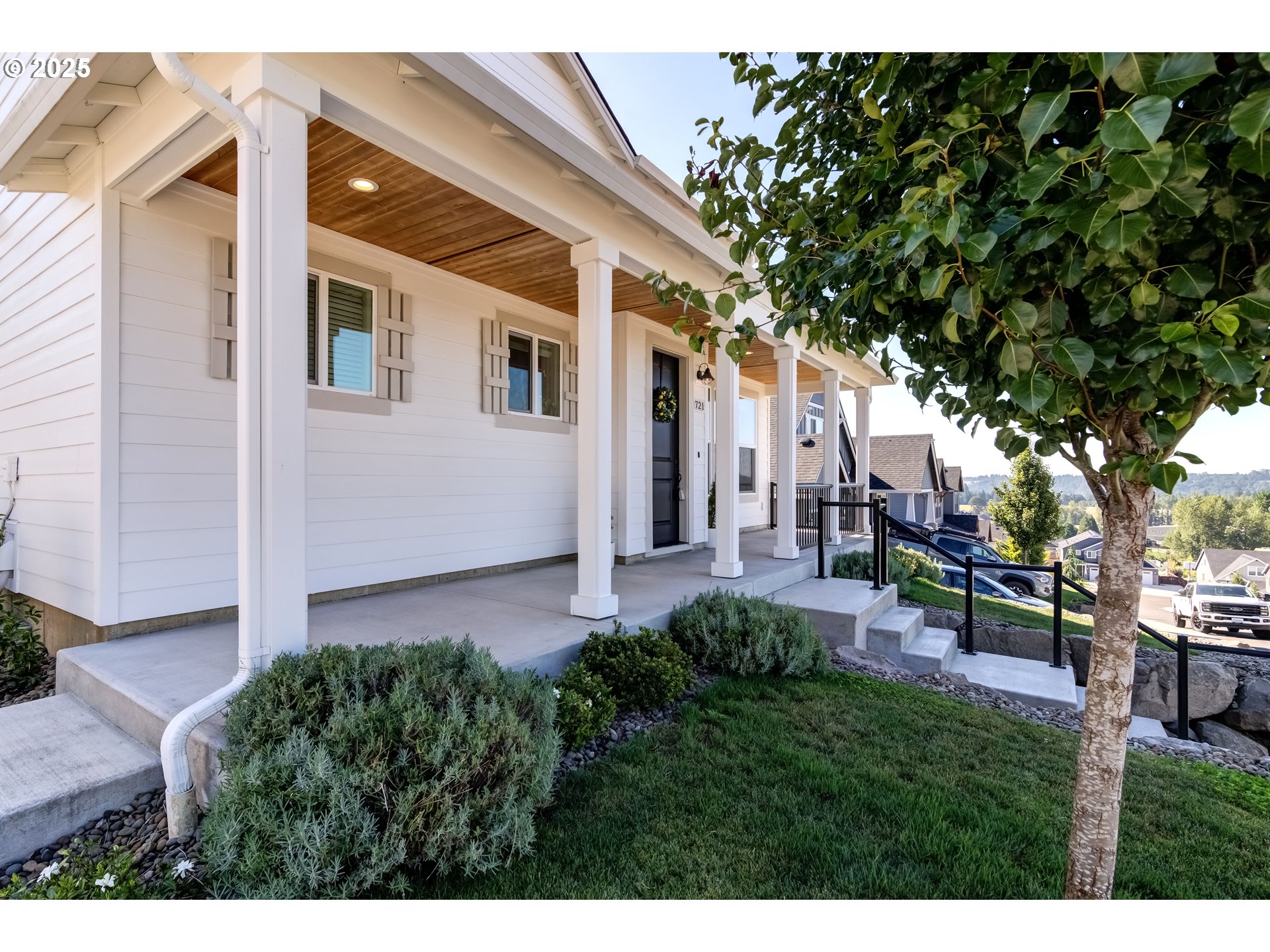 721 E VINE MAPLE AVE