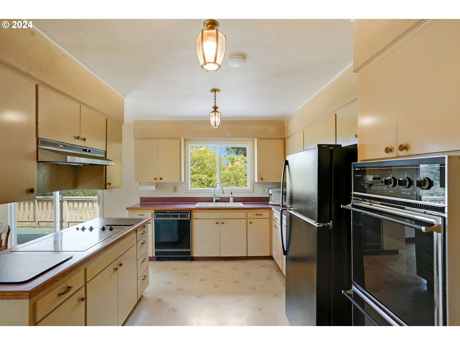 Albany, Oregon 97322, United States, 4 Bedrooms Bedrooms, ,2 BathroomsBathrooms,Residential,Pending,101098