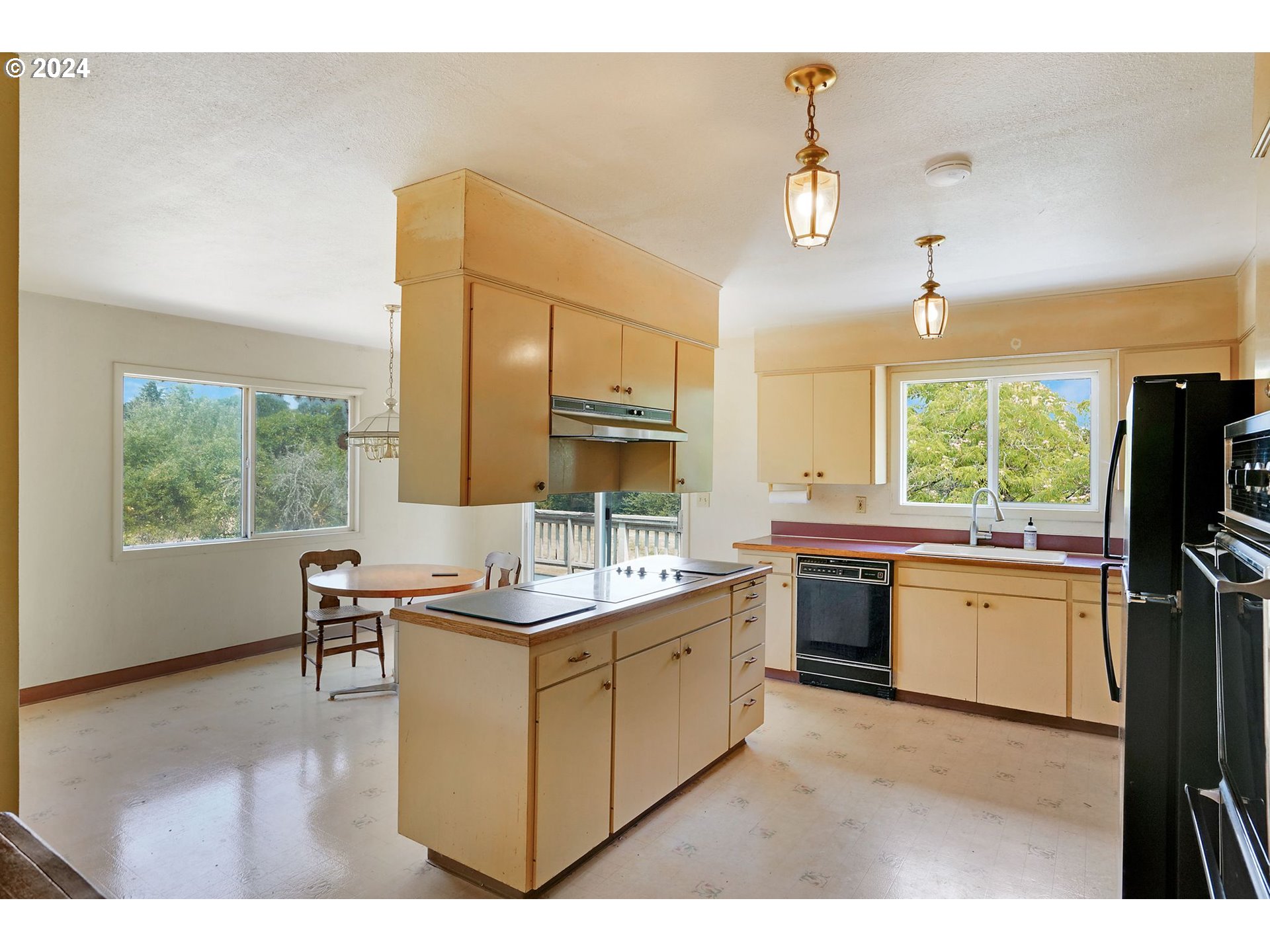 Albany, Oregon 97322, United States, 4 Bedrooms Bedrooms, ,2 BathroomsBathrooms,Residential,Pending,101098