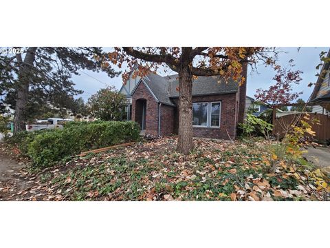 5836 NE HALSEY ST Portland OR 97213