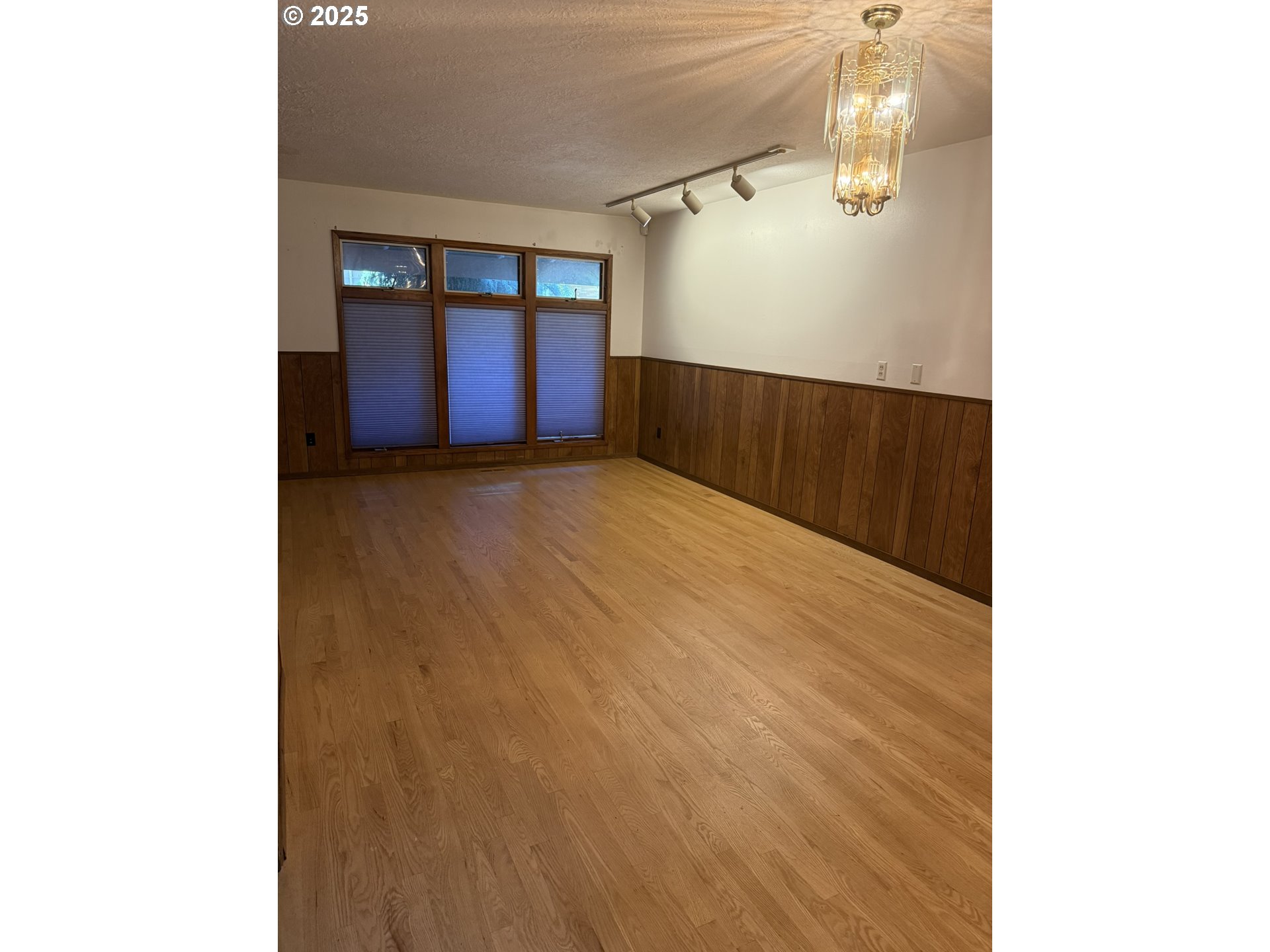 10303 NE RUSSELL CT
