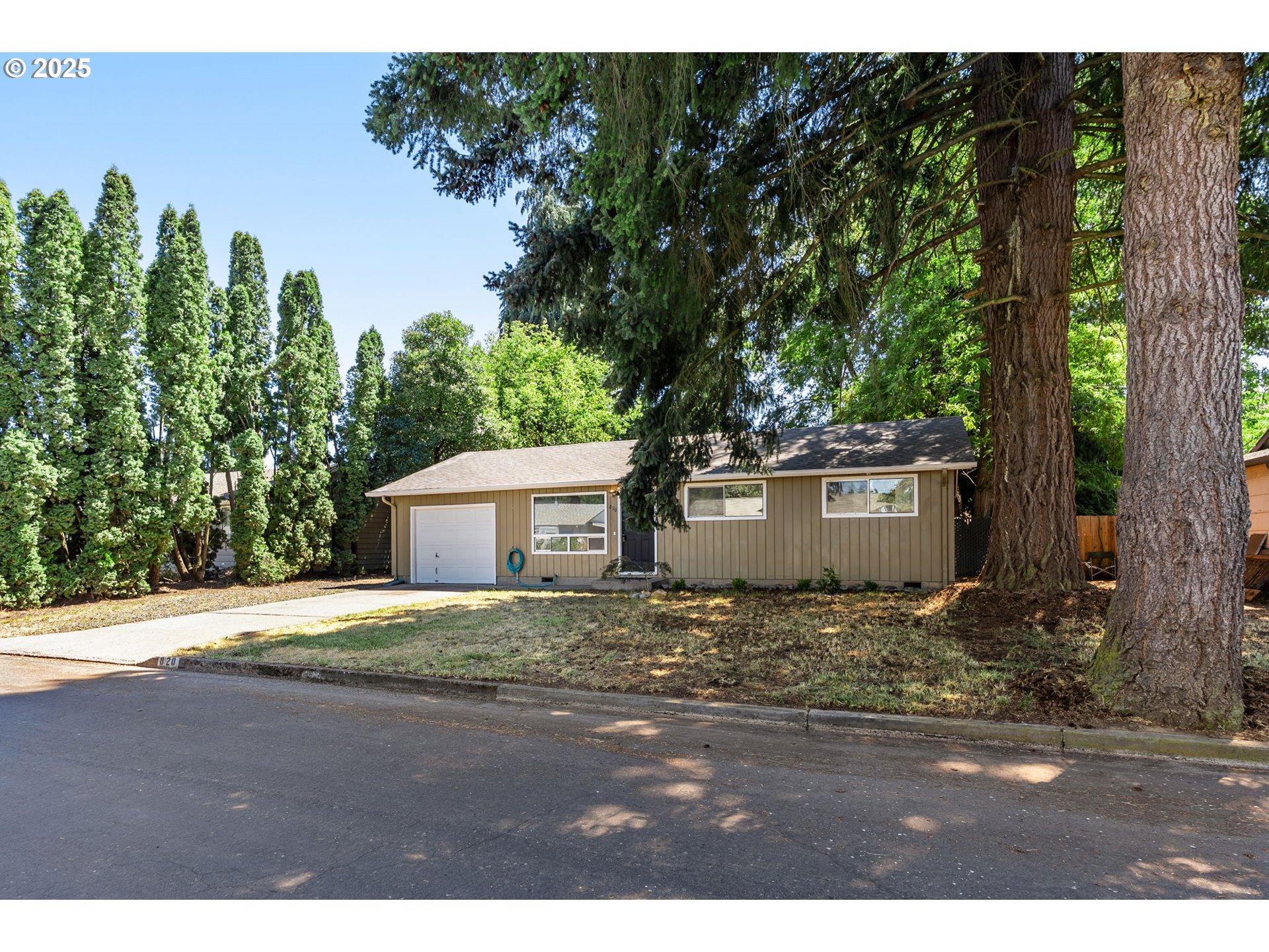 820 IVY AVE