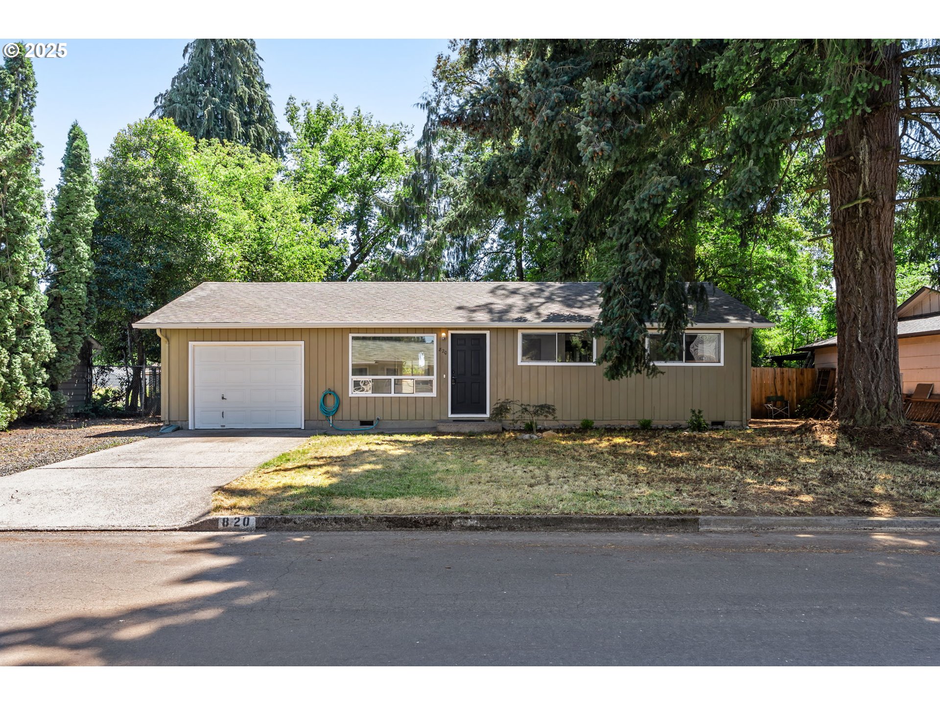 820 IVY AVE