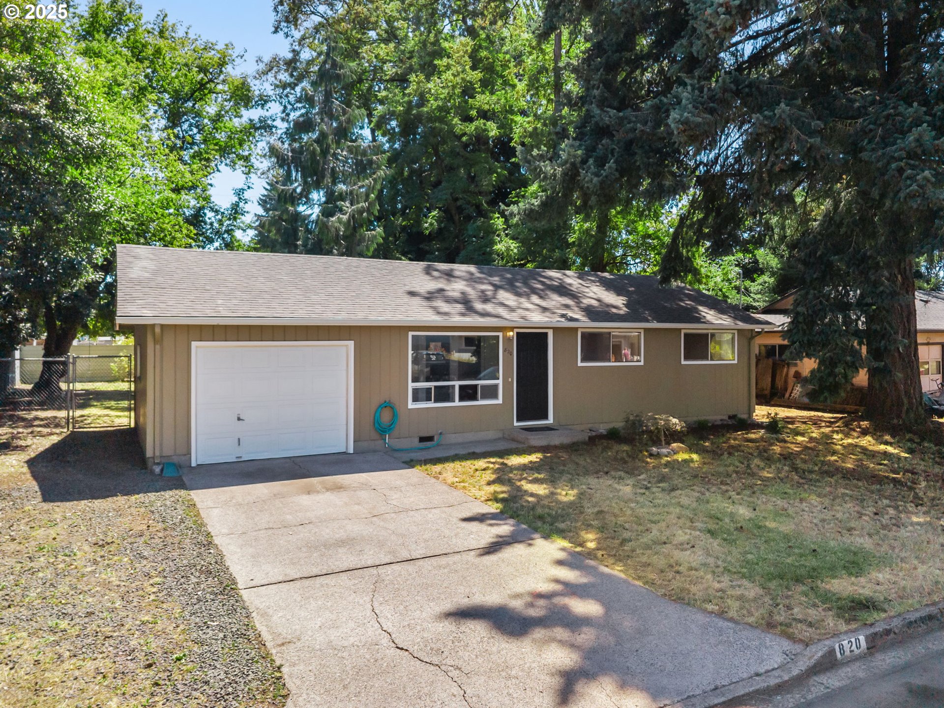 820 IVY AVE
