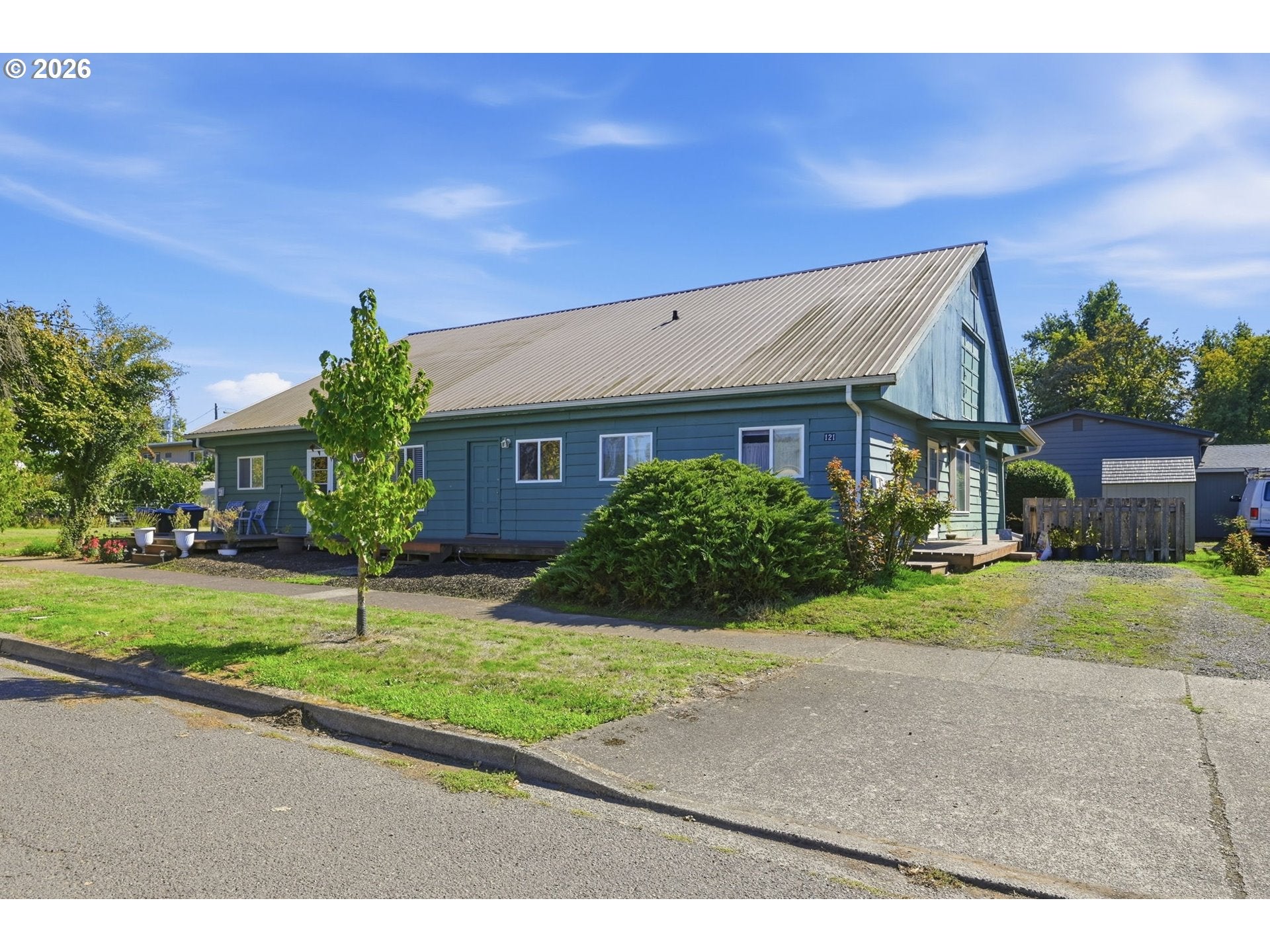 121 W C ST