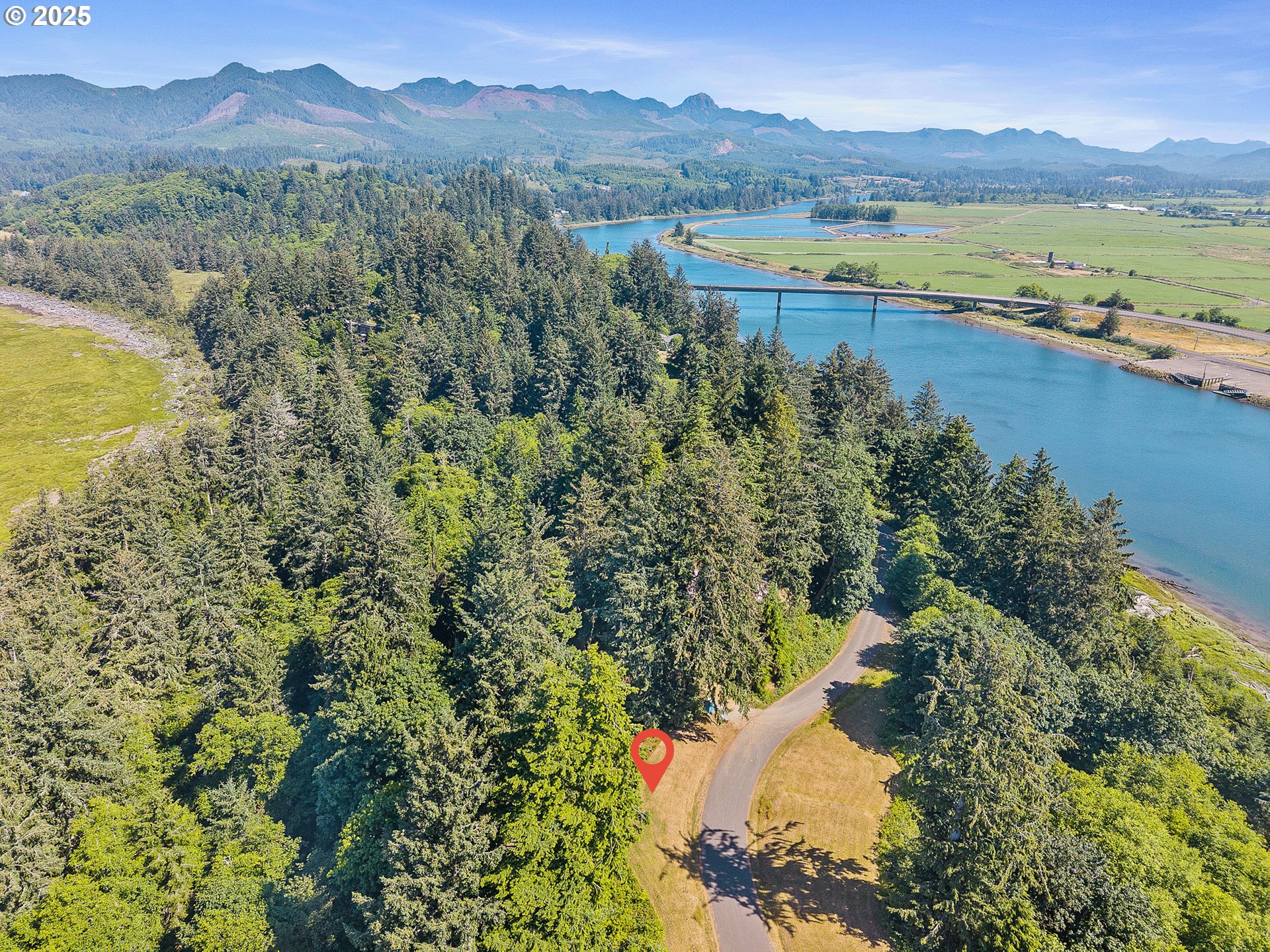 Nehalem Point Dr TL 2000