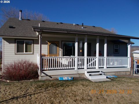 931 S McHaley AVE Prairie City OR 97869