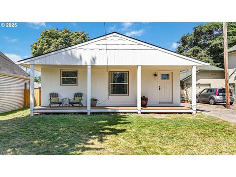 Photo of 753 SE Sumner St, Camas, WA 98607 (MLS # 546439438)