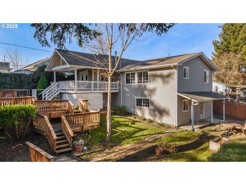 A home in Coquille