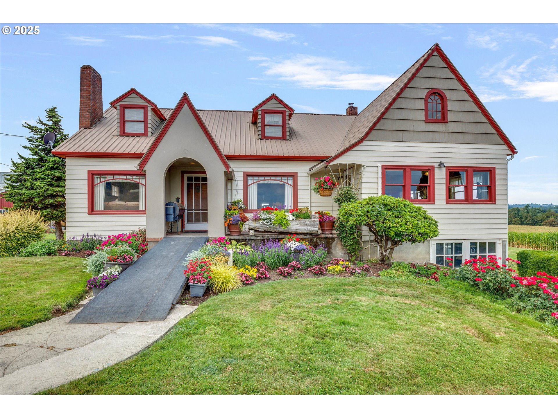 Oregon City, Oregon 97045, United States, 5 Bedrooms Bedrooms, ,1 BathroomBathrooms,Residential,Active,188617