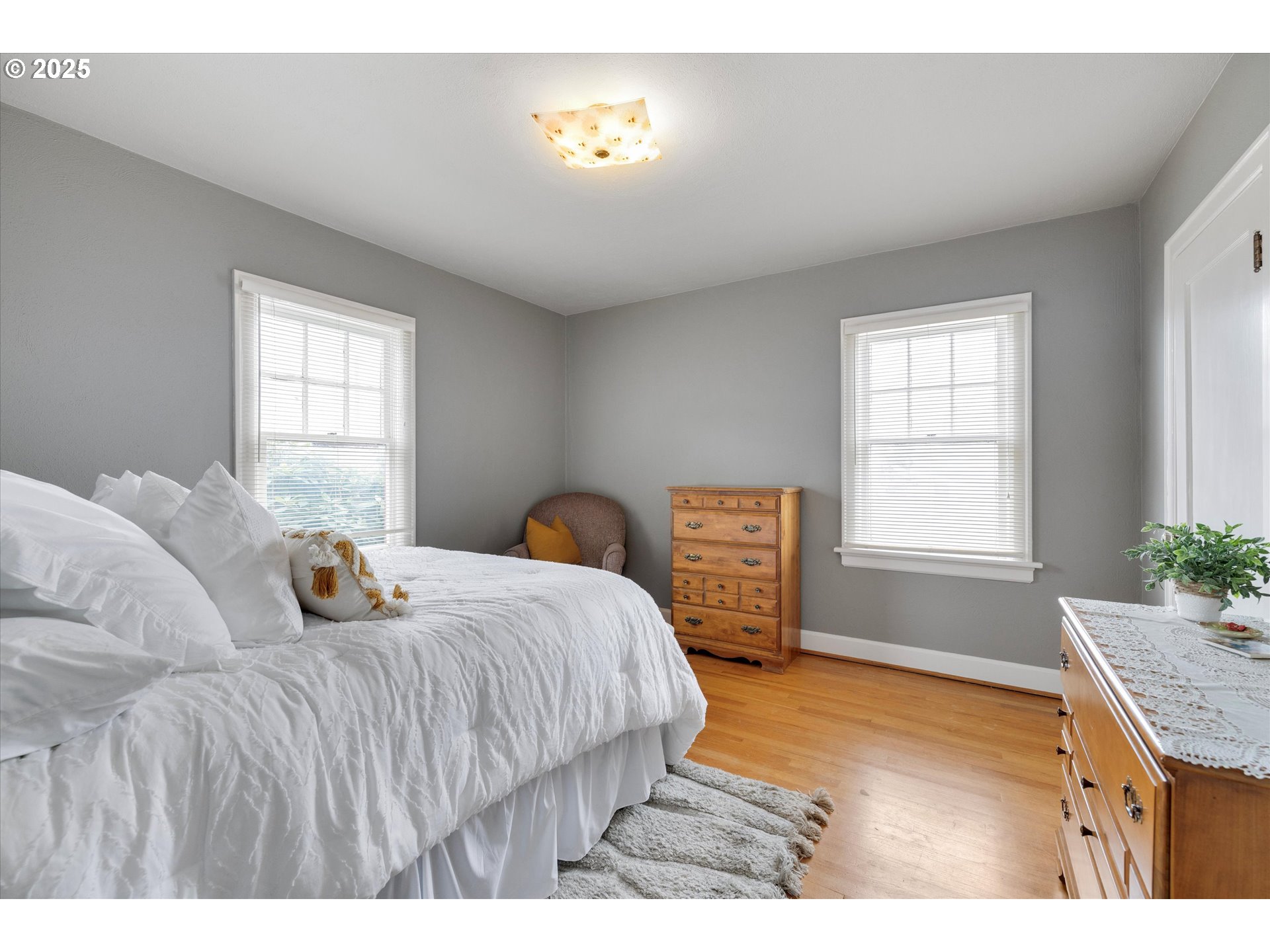 Oregon City, Oregon 97045, United States, 5 Bedrooms Bedrooms, ,1 BathroomBathrooms,Residential,Active,188617