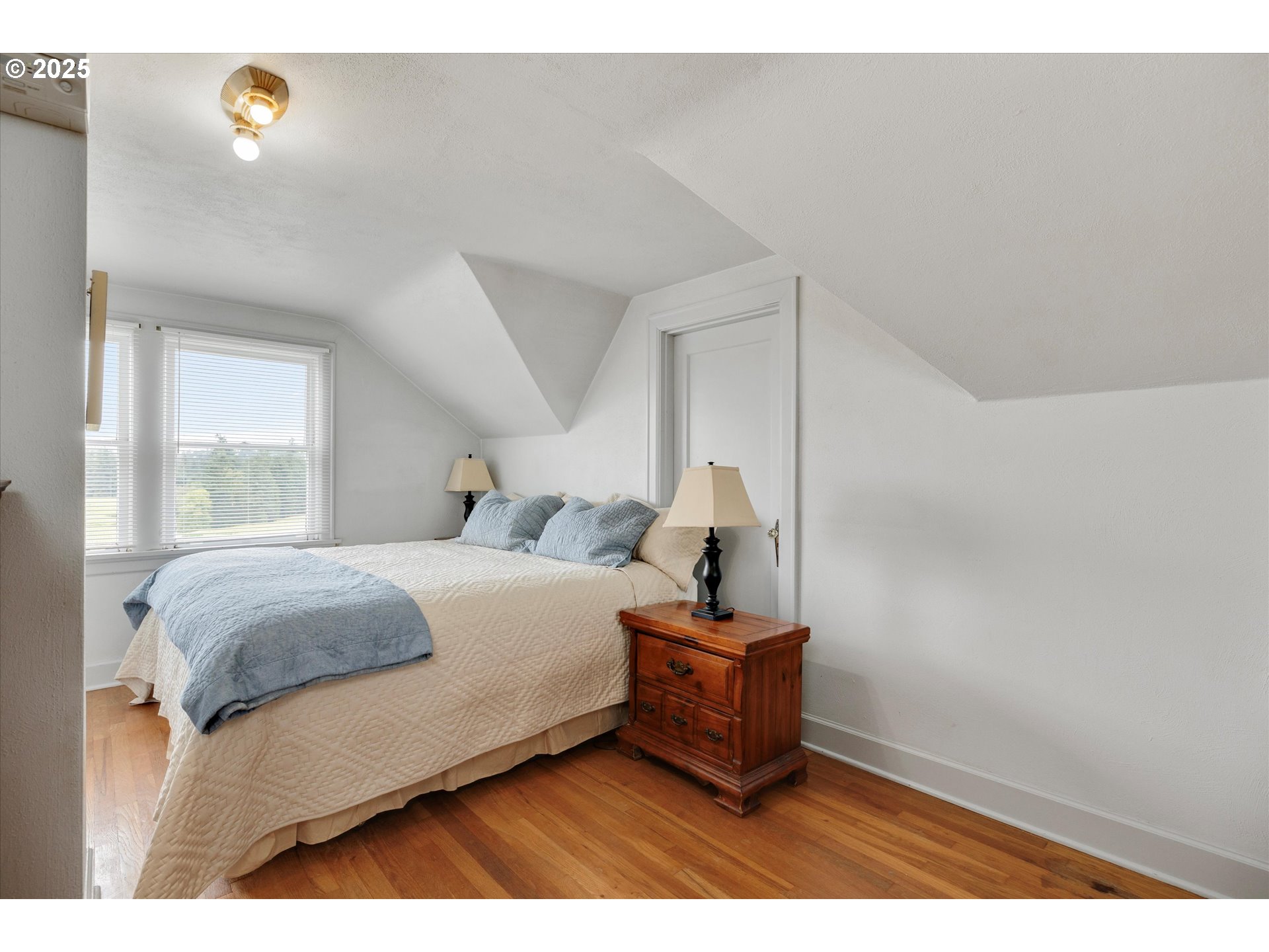 Oregon City, Oregon 97045, United States, 5 Bedrooms Bedrooms, ,1 BathroomBathrooms,Residential,Active,188617