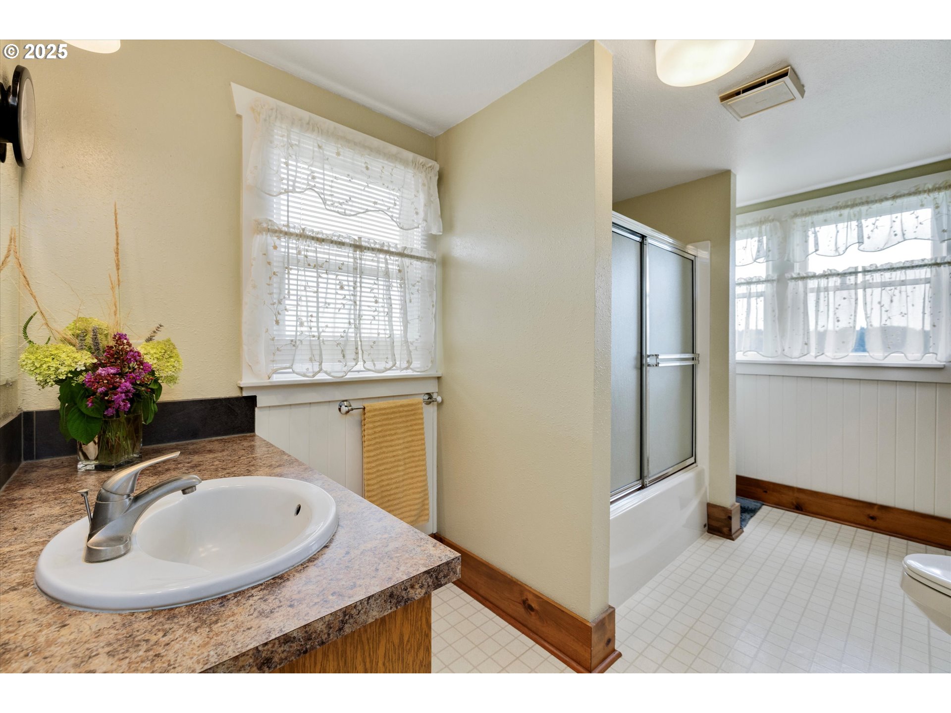 Oregon City, Oregon 97045, United States, 5 Bedrooms Bedrooms, ,1 BathroomBathrooms,Residential,Active,188617