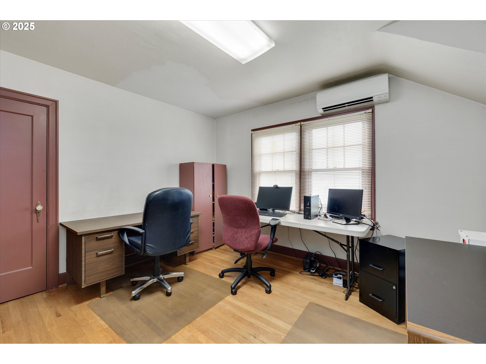 Oregon City, Oregon 97045, United States, 5 Bedrooms Bedrooms, ,1 BathroomBathrooms,Residential,Active,188617