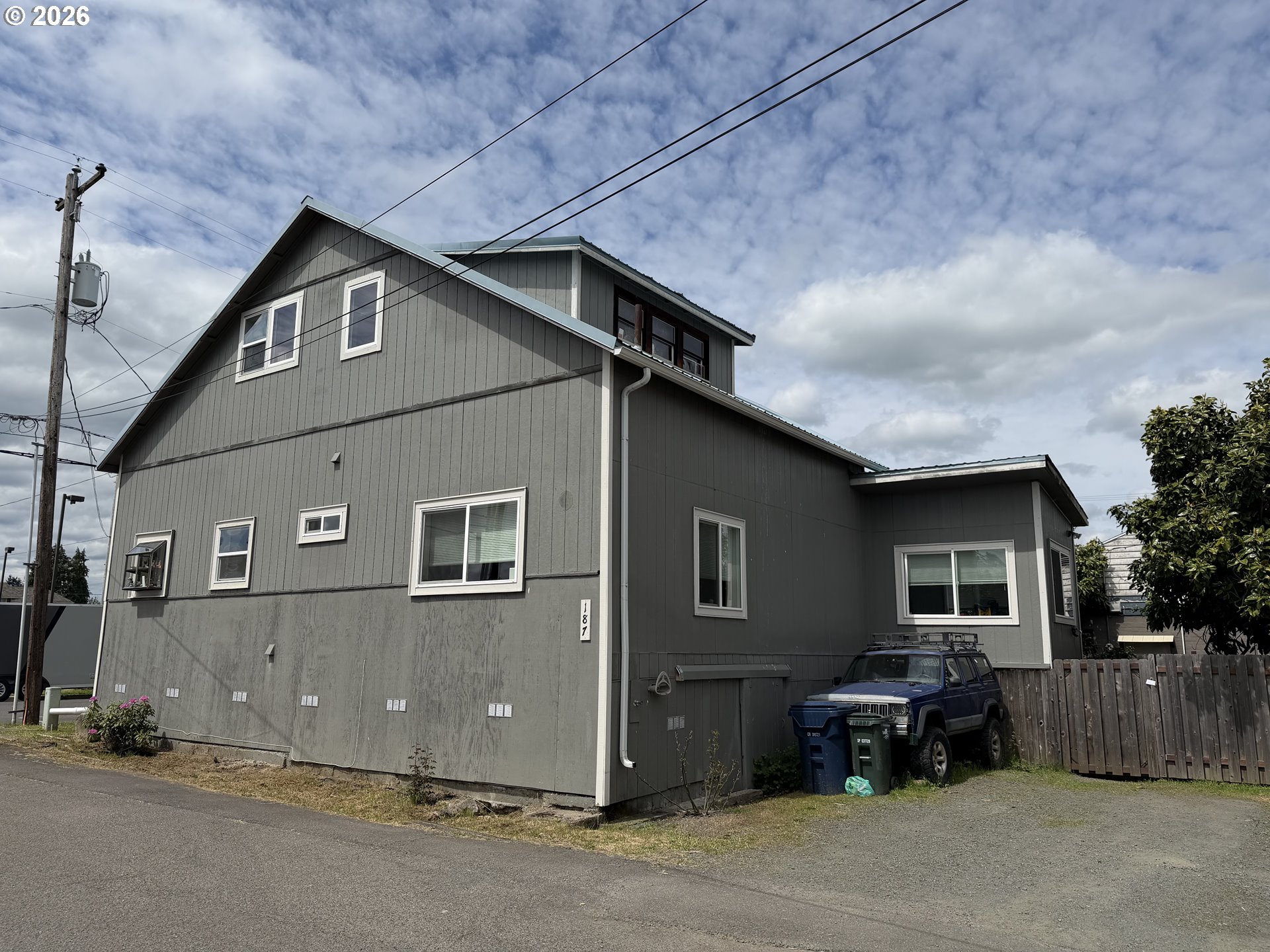187 W OREGON AVE