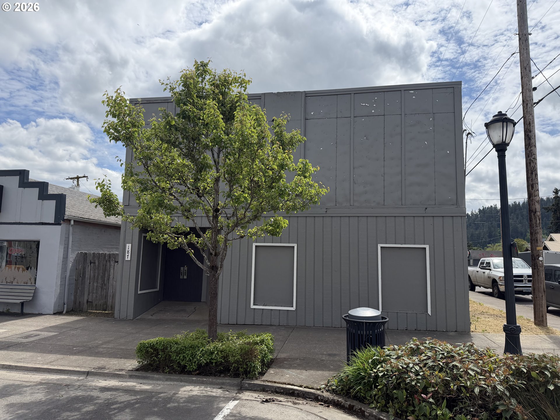 187 W OREGON AVE