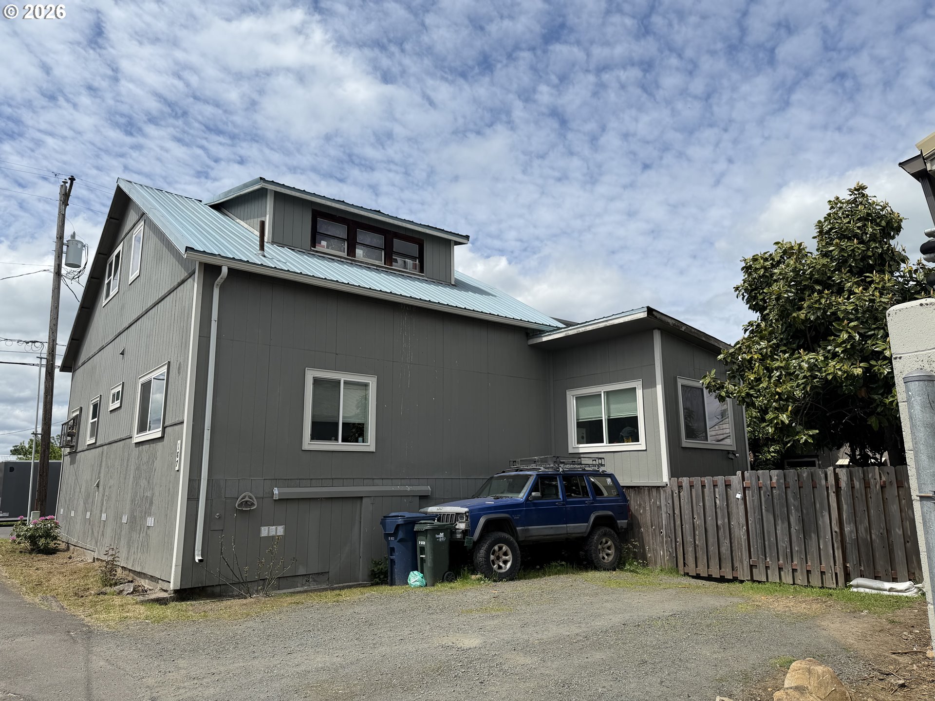 187 W OREGON AVE