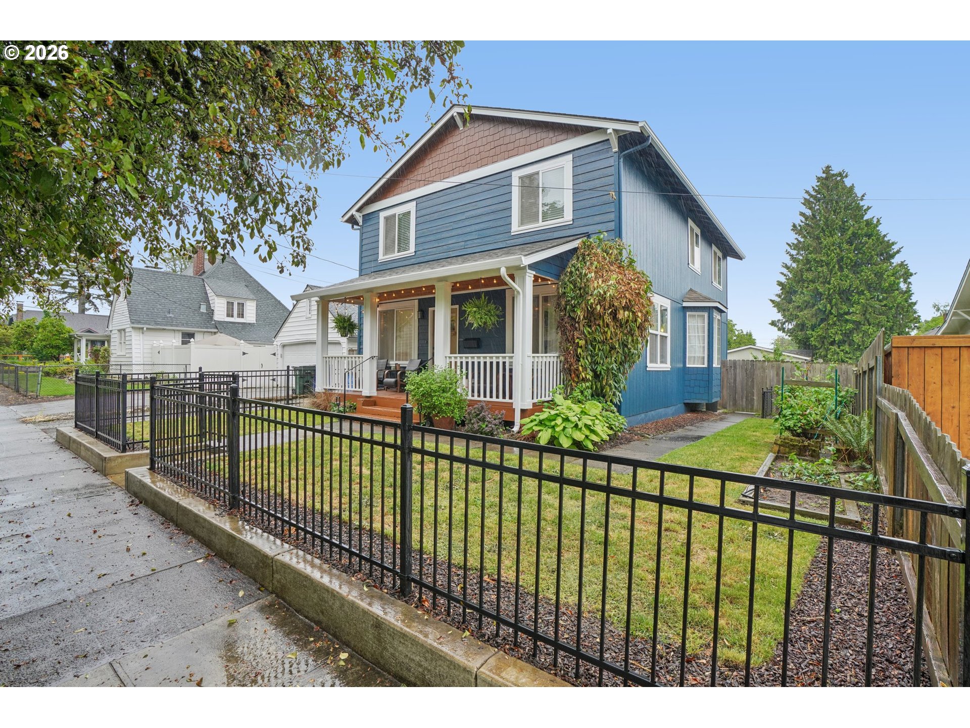 709 W 24TH ST