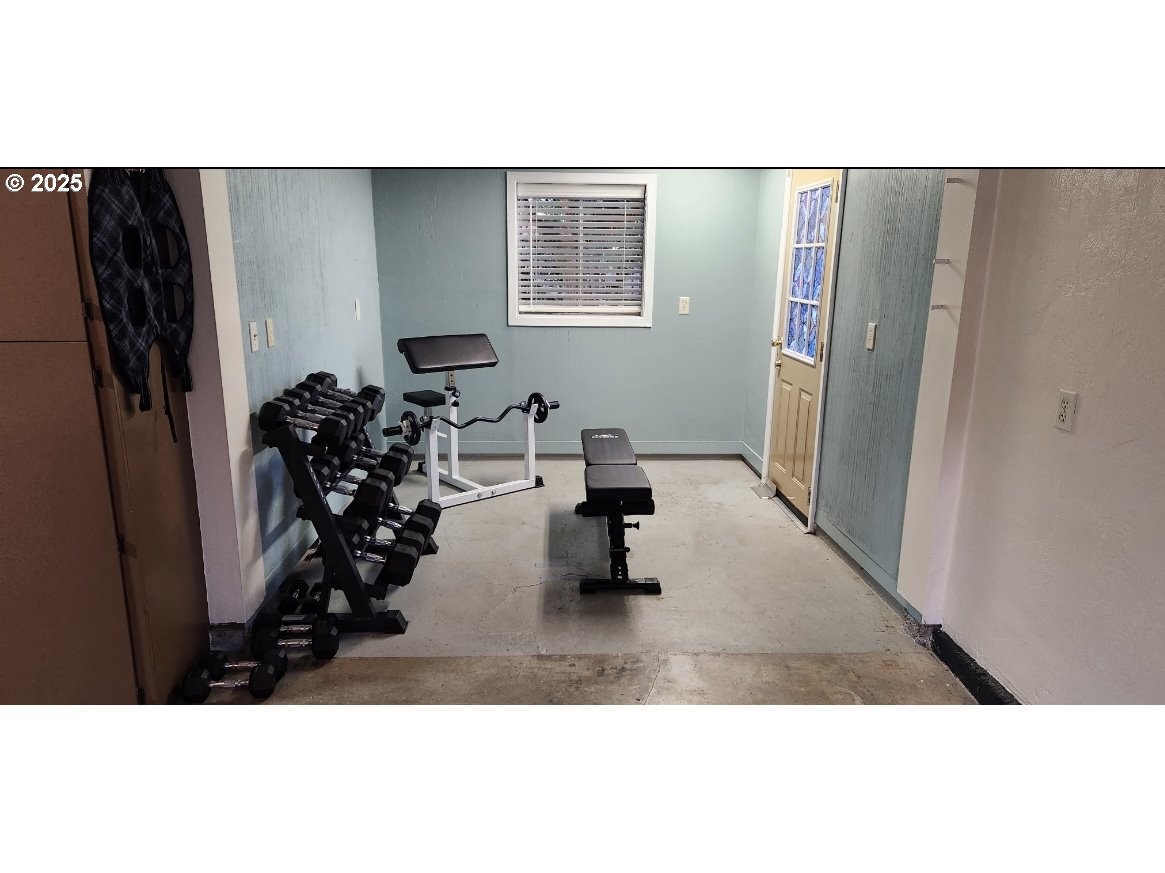 Salem, Oregon 97305, United States, 3 Bedrooms Bedrooms, ,2 BathroomsBathrooms,Residential,Pending,170999