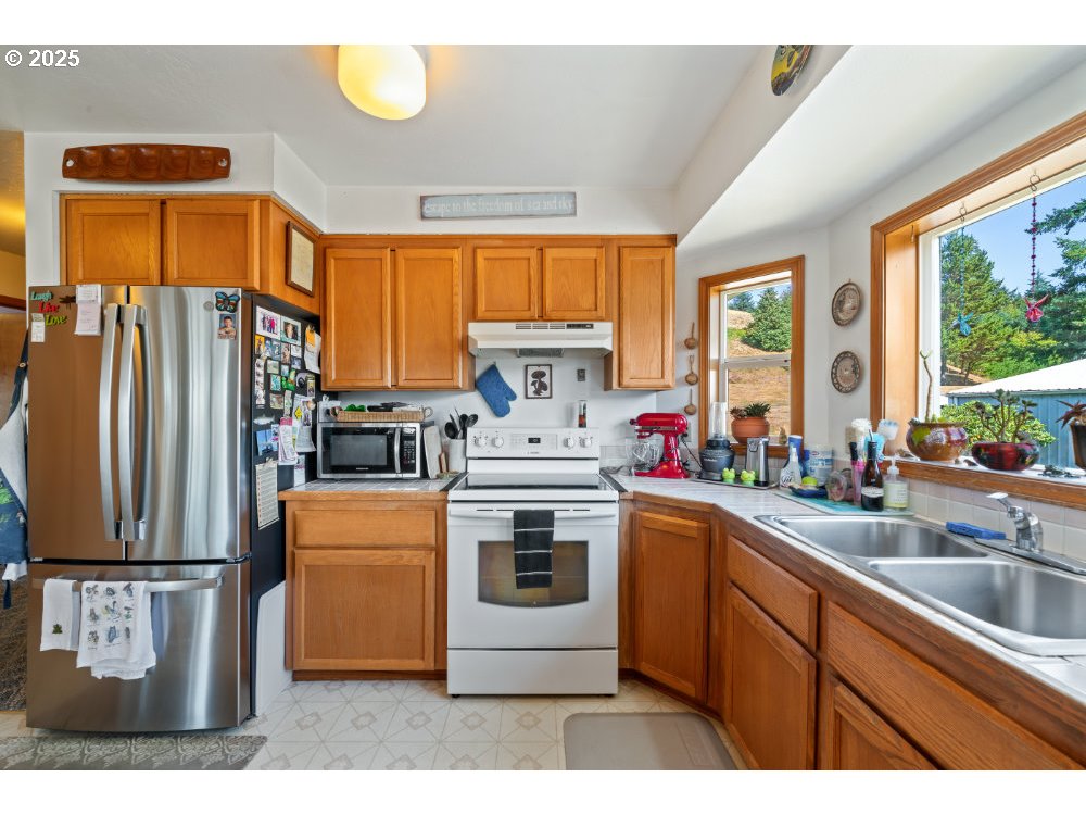 Garibaldi, Oregon 97118, United States, 3 Bedrooms Bedrooms, ,2 BathroomsBathrooms,Residential,Active,222127