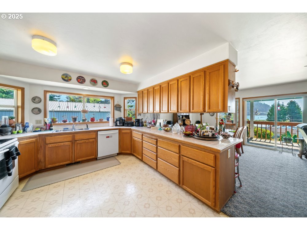 Garibaldi, Oregon 97118, United States, 3 Bedrooms Bedrooms, ,2 BathroomsBathrooms,Residential,Active,222127