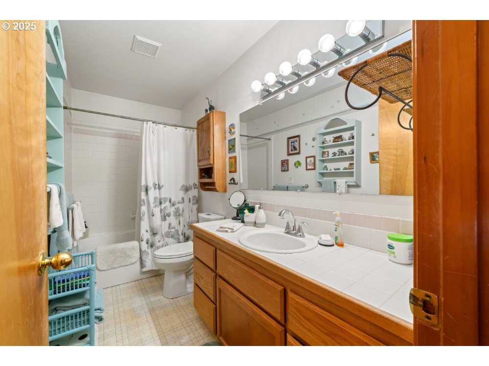 Garibaldi, Oregon 97118, United States, 3 Bedrooms Bedrooms, ,2 BathroomsBathrooms,Residential,Active,222127