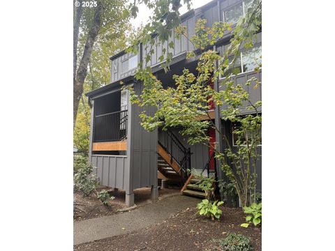 4 TOUCHSTONE DR 141 Lake Oswego OR 97035