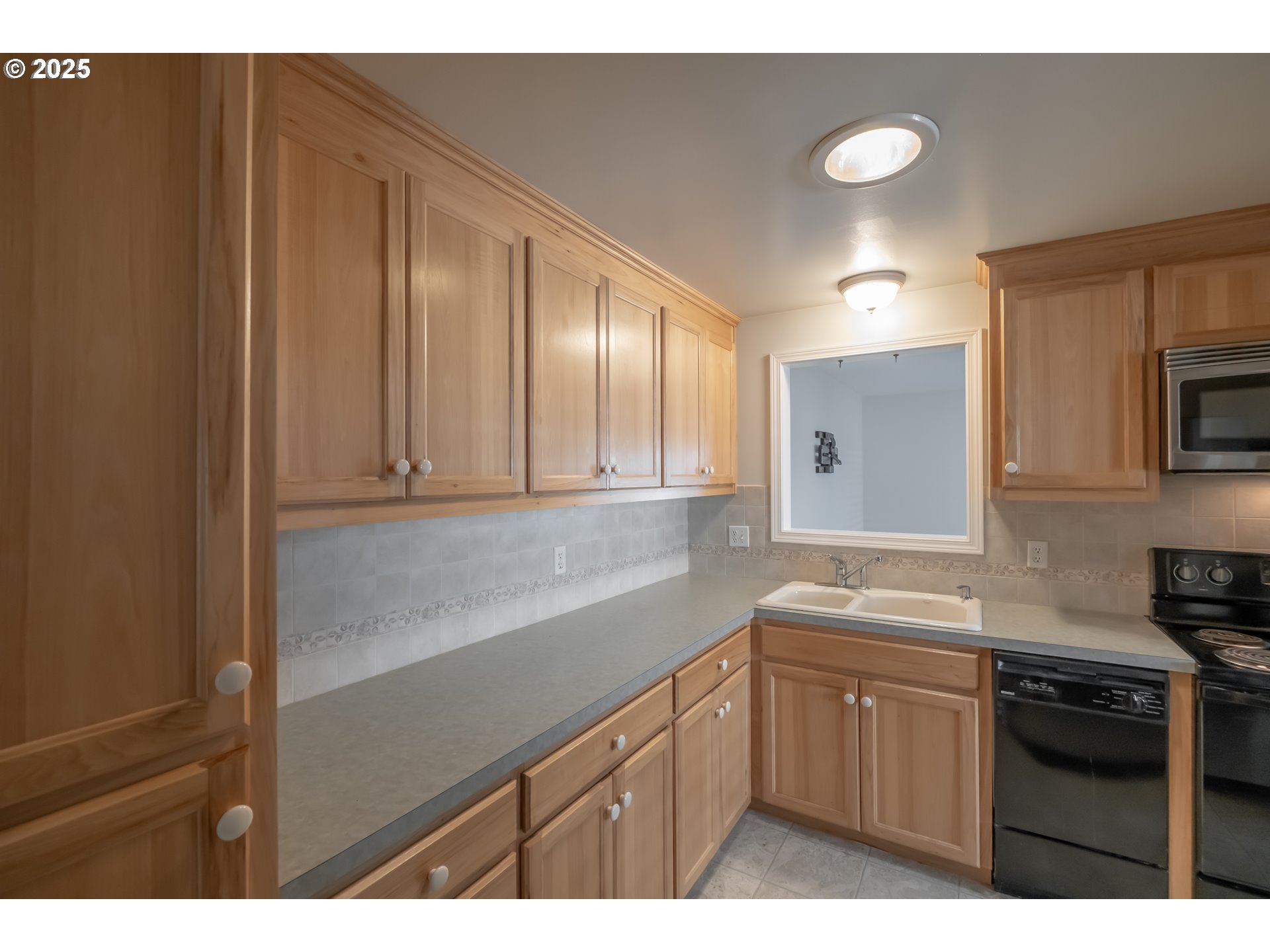 Woodburn, Oregon 97071, United States, 2 Bedrooms Bedrooms, ,2 BathroomsBathrooms,Residential,Active,97252