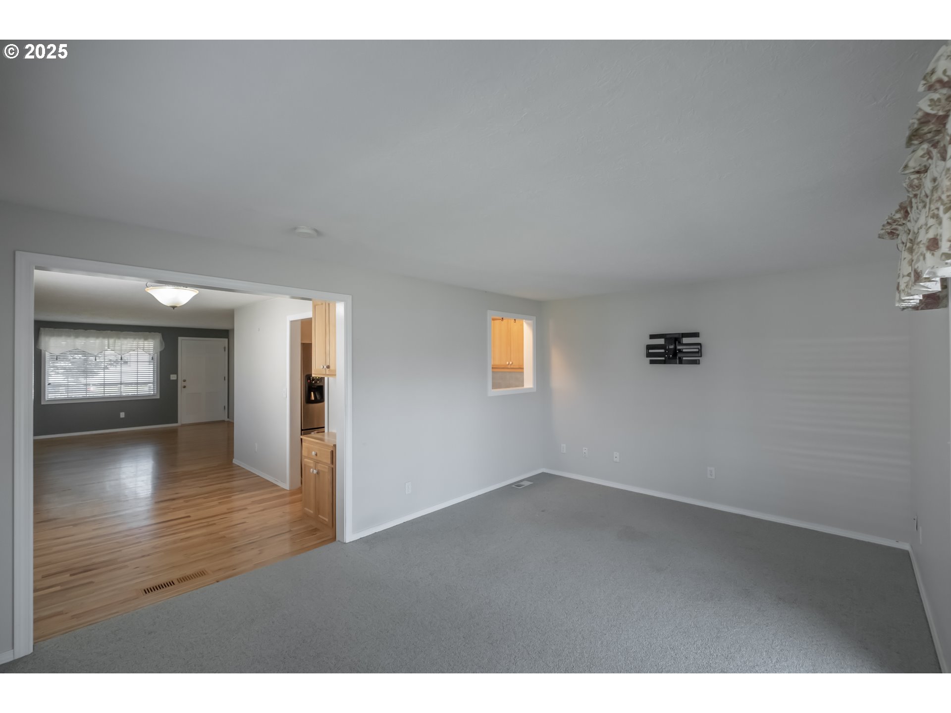 Woodburn, Oregon 97071, United States, 2 Bedrooms Bedrooms, ,2 BathroomsBathrooms,Residential,Active,97252