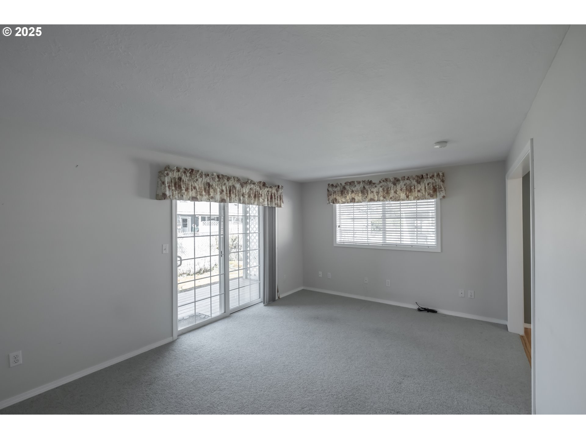 Woodburn, Oregon 97071, United States, 2 Bedrooms Bedrooms, ,2 BathroomsBathrooms,Residential,Active,97252