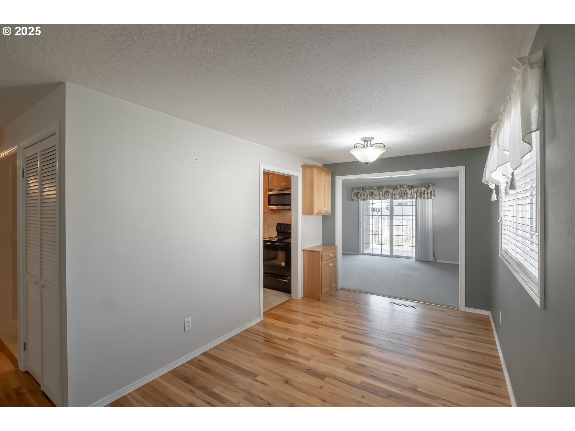 Woodburn, Oregon 97071, United States, 2 Bedrooms Bedrooms, ,2 BathroomsBathrooms,Residential,Active,97252