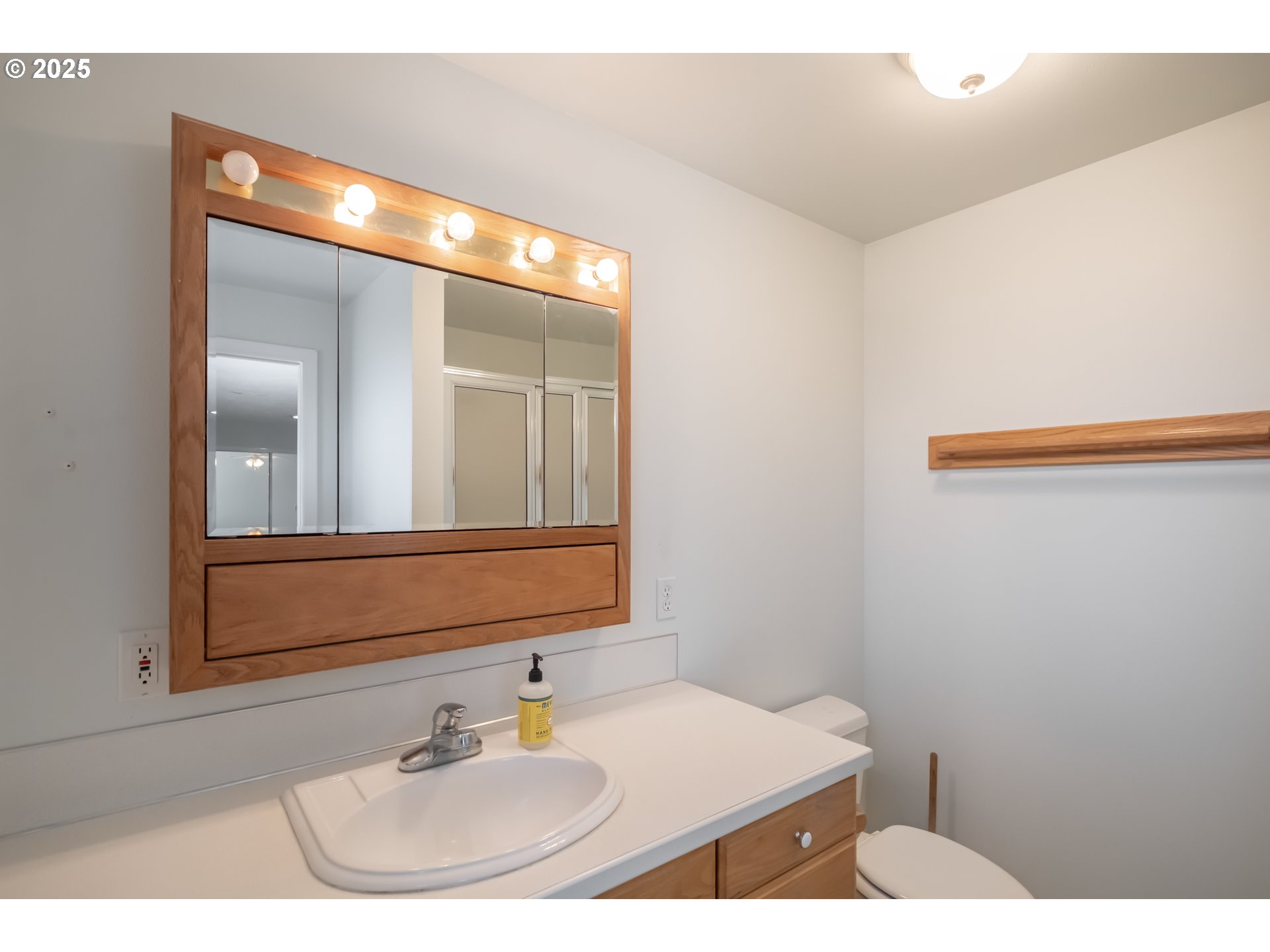 Woodburn, Oregon 97071, United States, 2 Bedrooms Bedrooms, ,2 BathroomsBathrooms,Residential,Active,97252