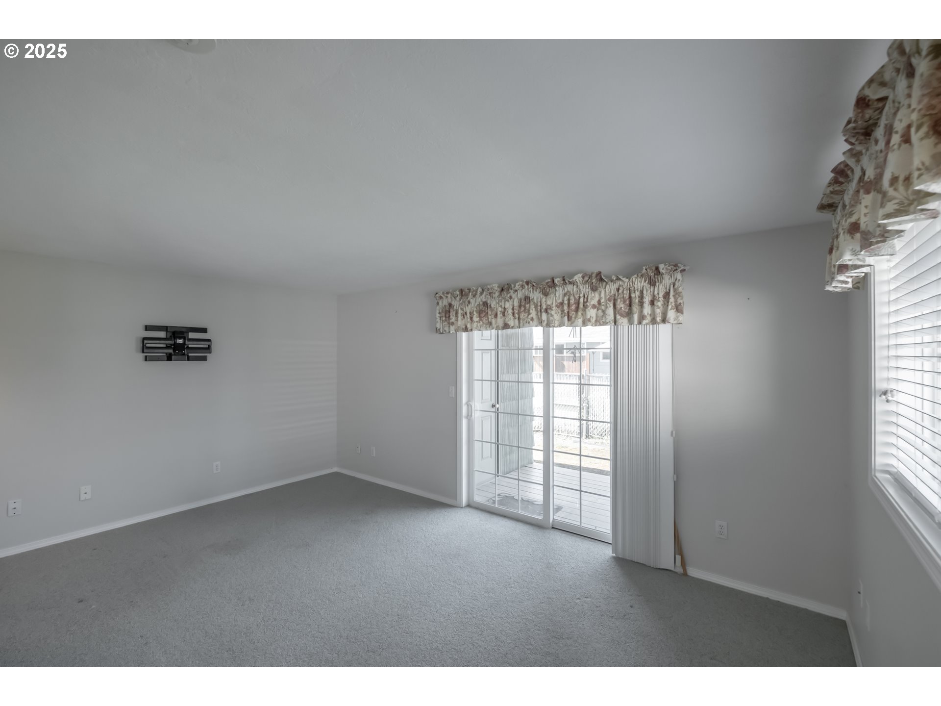 Woodburn, Oregon 97071, United States, 2 Bedrooms Bedrooms, ,2 BathroomsBathrooms,Residential,Active,97252