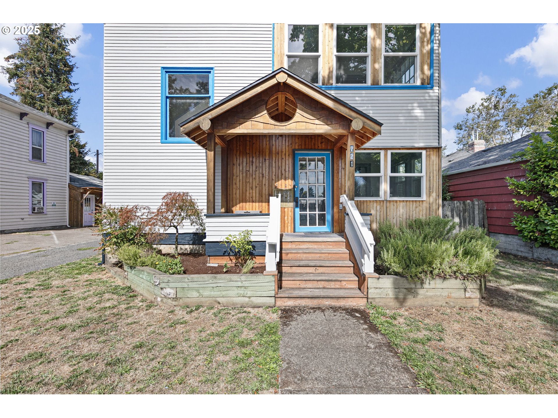 721 W 5th AVE