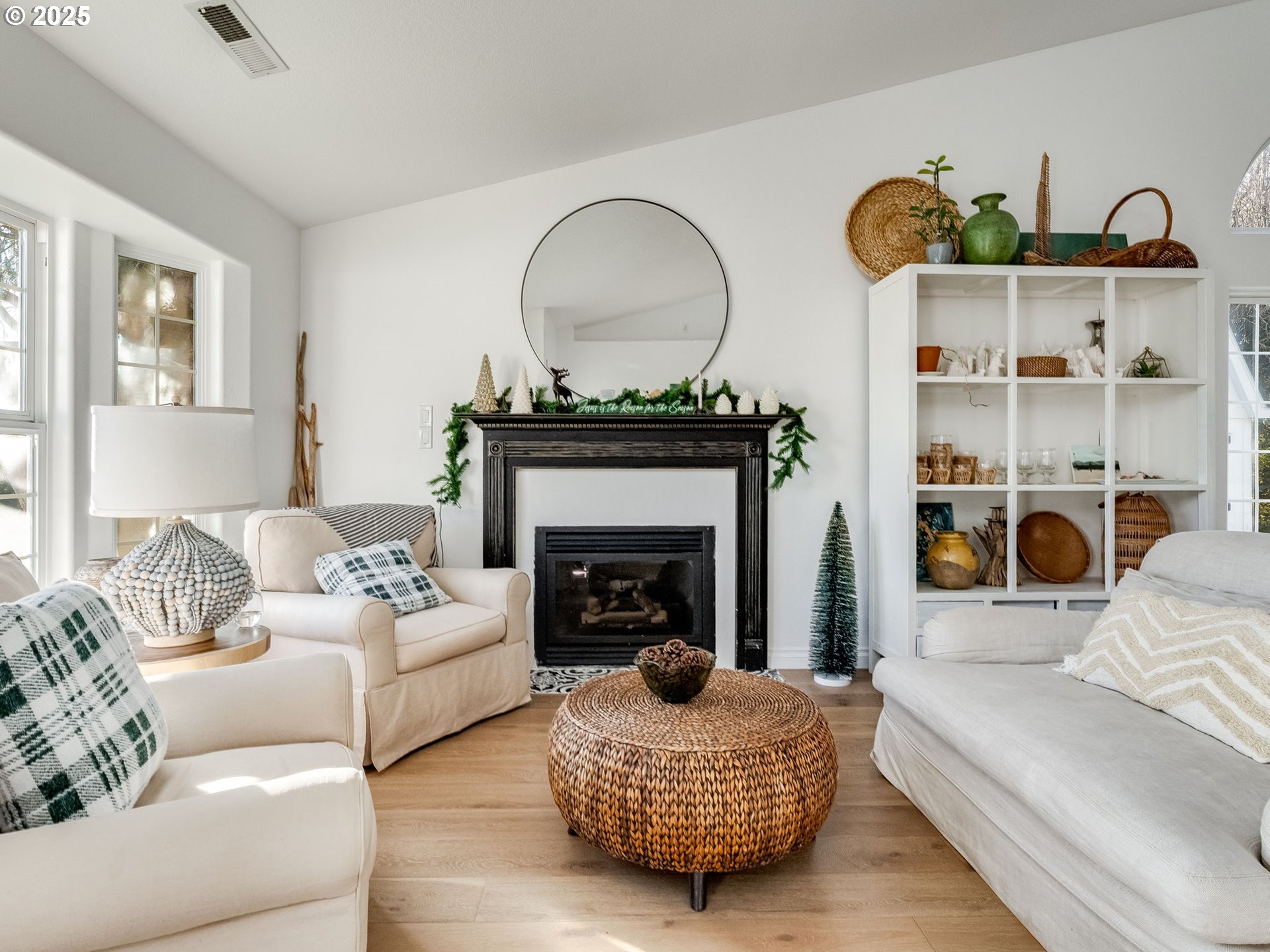 4577 ROLLING MEADOWS DR