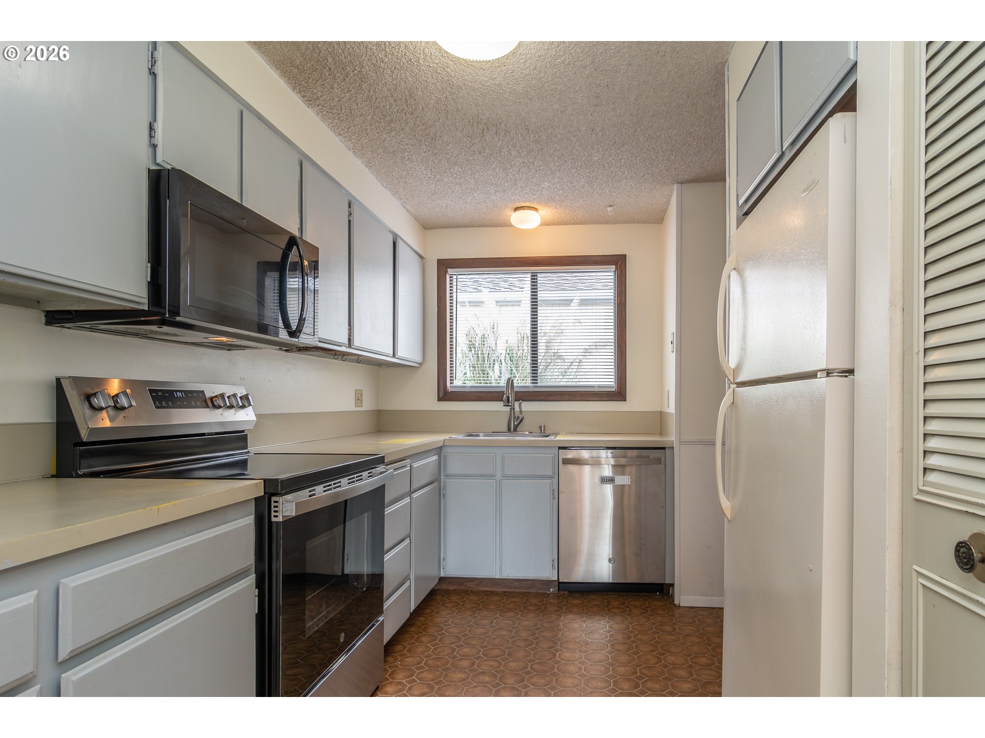 26 NW MOUNTAIN VIEW DR
