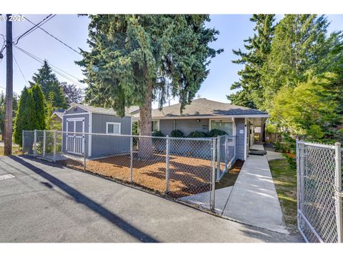 9016 9022 SE ANKENY ST Portland OR 97216