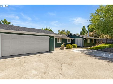 140 Peppertree Ct, Roseburg, OR 97471 - MLS#: 143368679