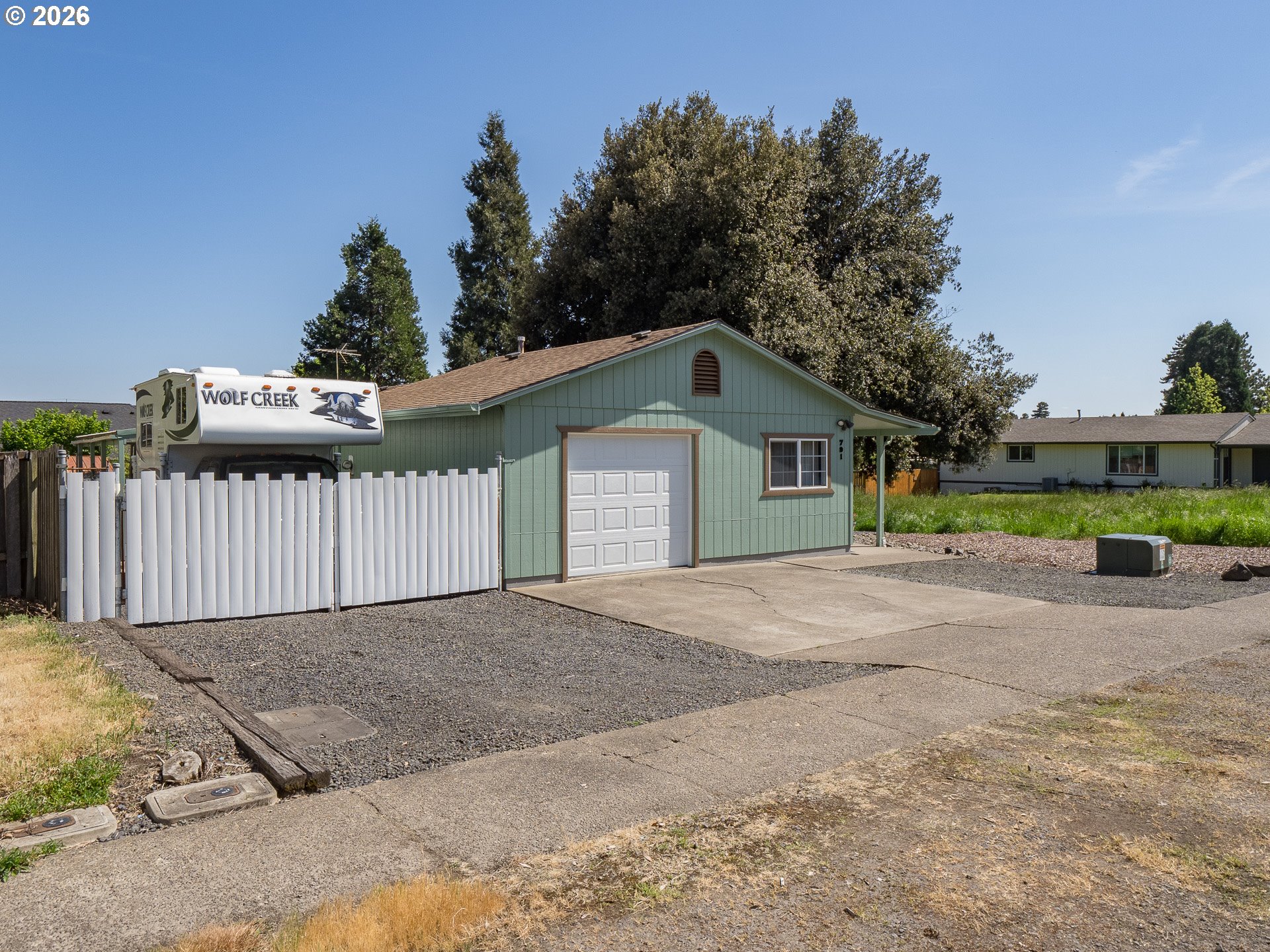 791 SW LINDEN LN