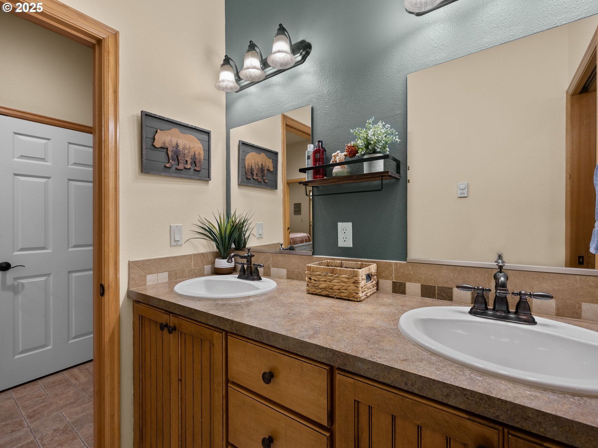 Rhododendron, Oregon 97049, United States, 4 Bedrooms Bedrooms, ,3 BathroomsBathrooms,Residential,Active,93126