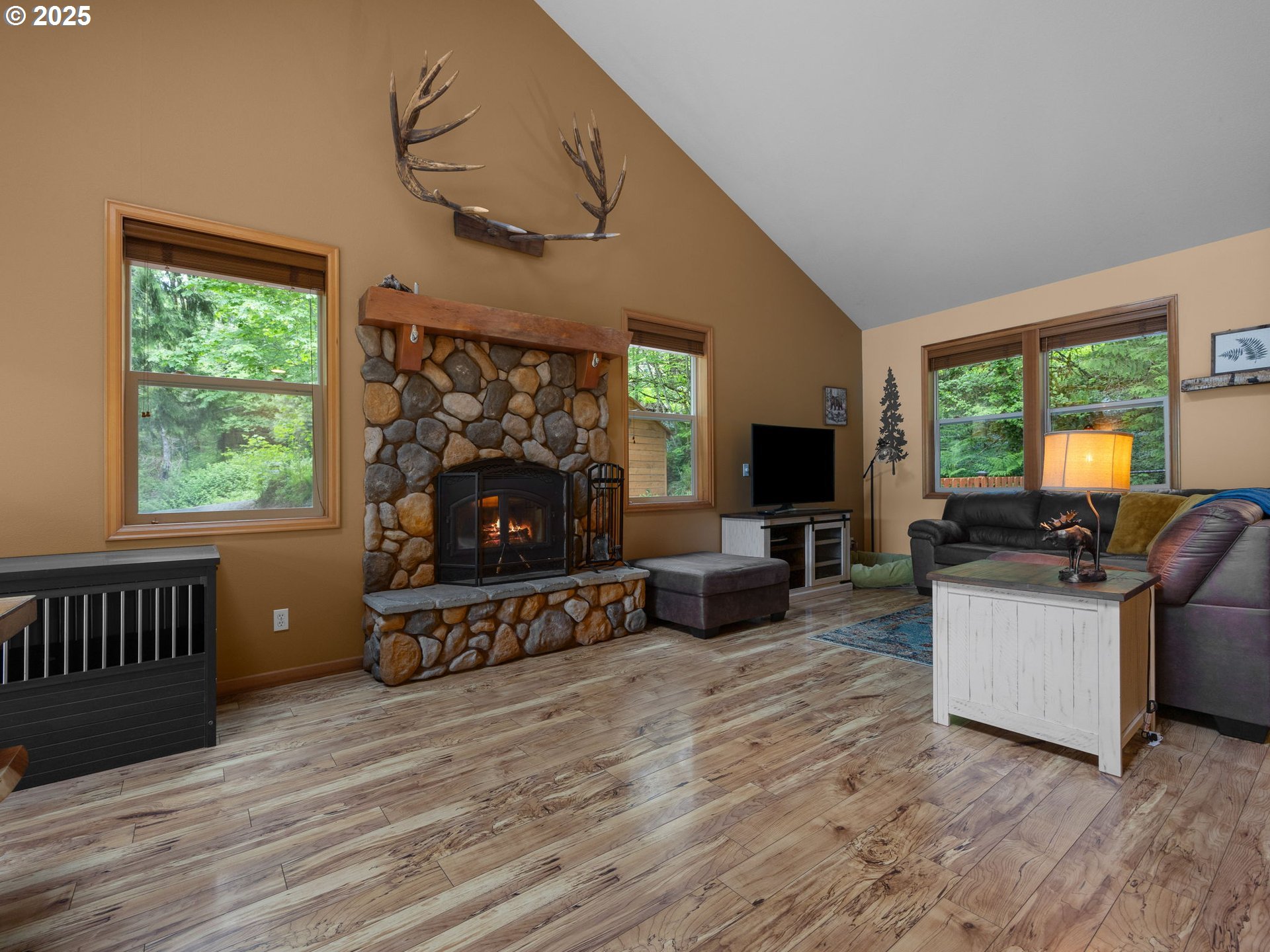 Rhododendron, Oregon 97049, United States, 4 Bedrooms Bedrooms, ,3 BathroomsBathrooms,Residential,Active,93126