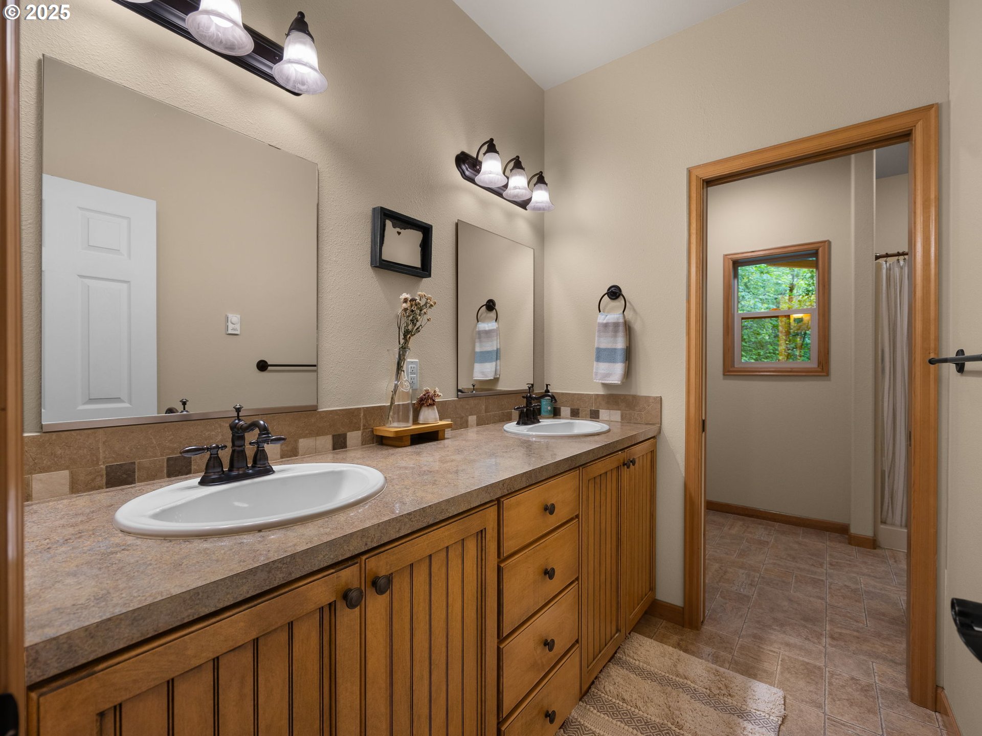 Rhododendron, Oregon 97049, United States, 4 Bedrooms Bedrooms, ,3 BathroomsBathrooms,Residential,Active,93126