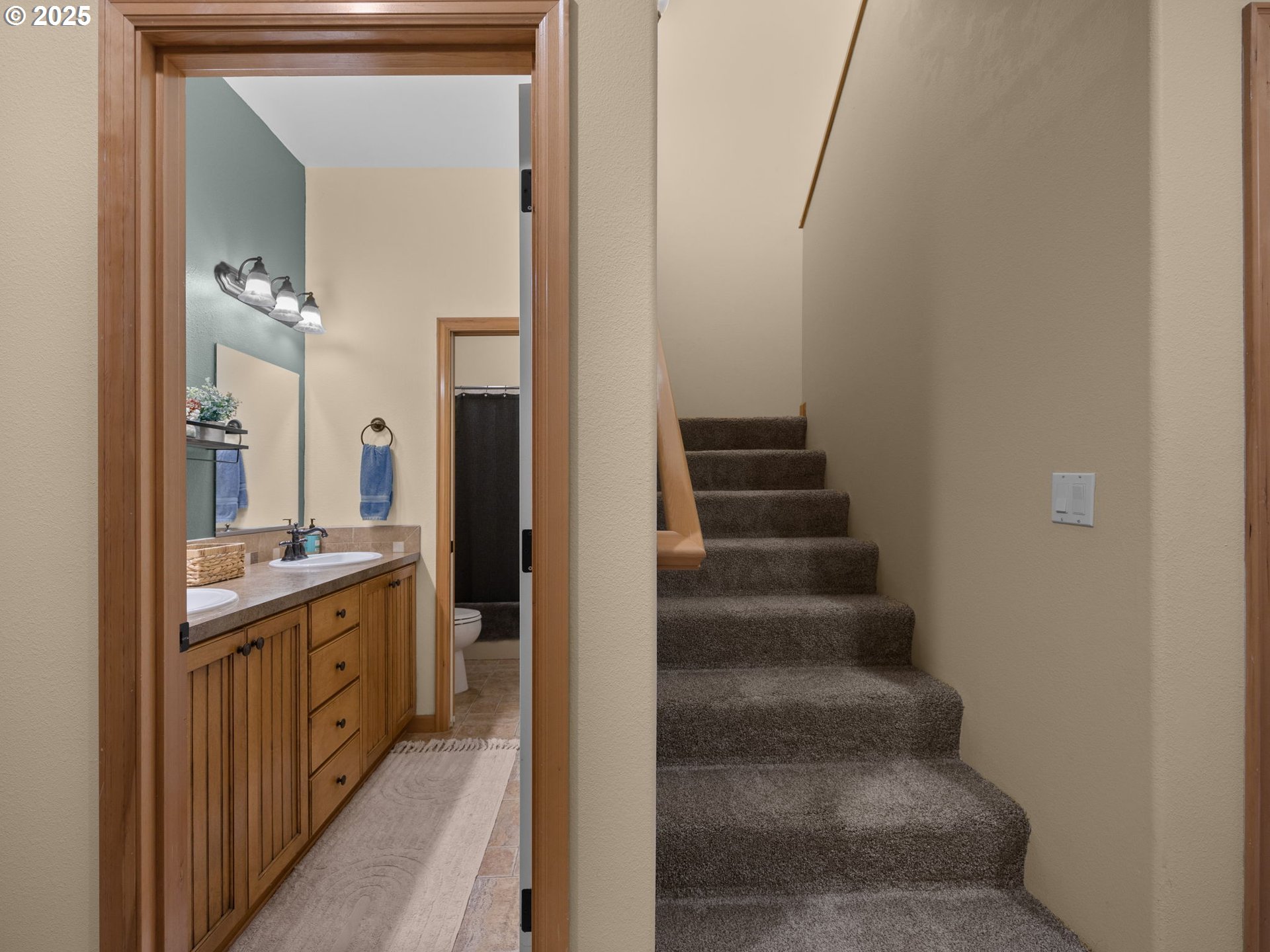 Rhododendron, Oregon 97049, United States, 4 Bedrooms Bedrooms, ,3 BathroomsBathrooms,Residential,Active,93126