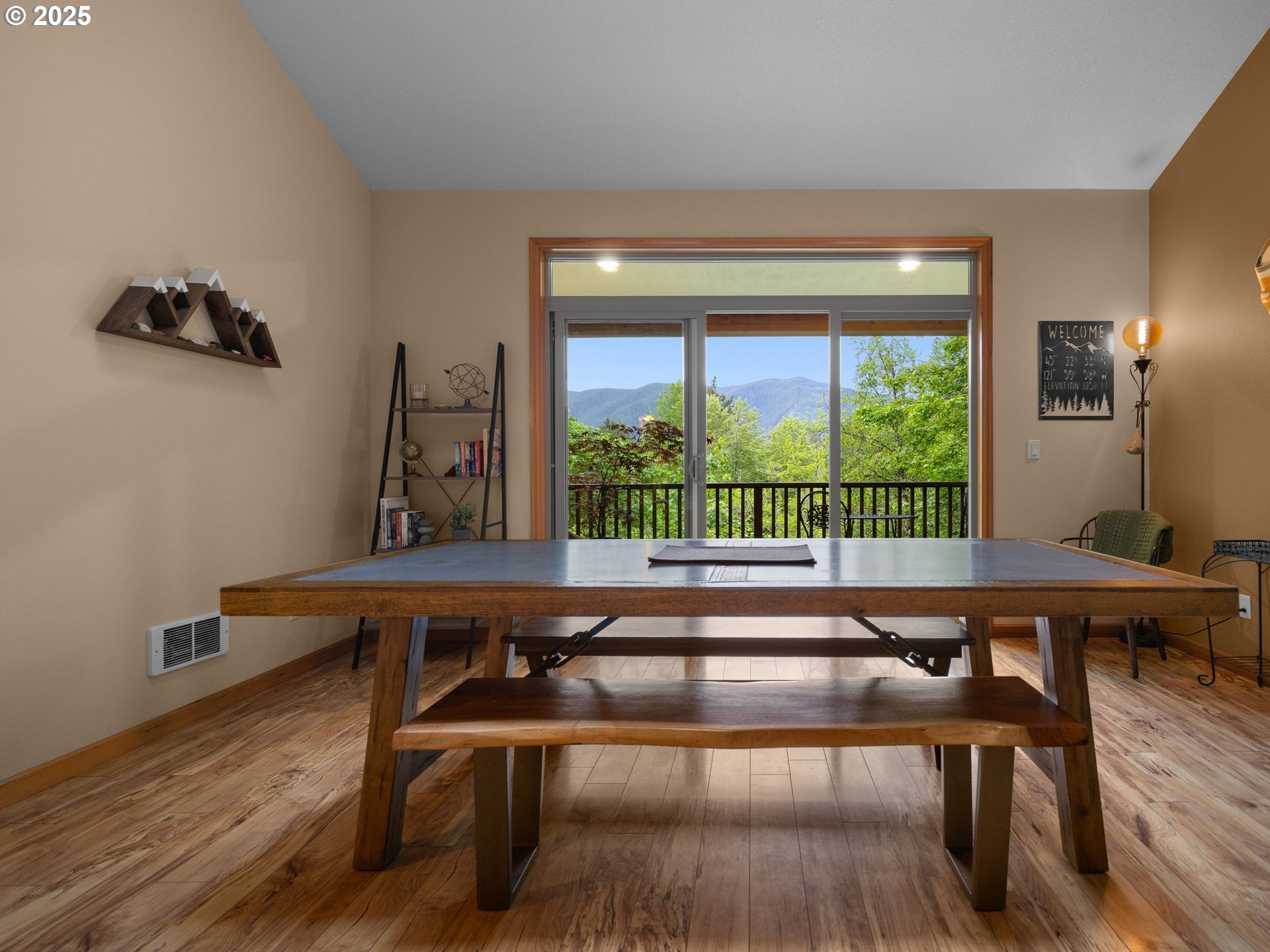 Rhododendron, Oregon 97049, United States, 4 Bedrooms Bedrooms, ,3 BathroomsBathrooms,Residential,Active,93126