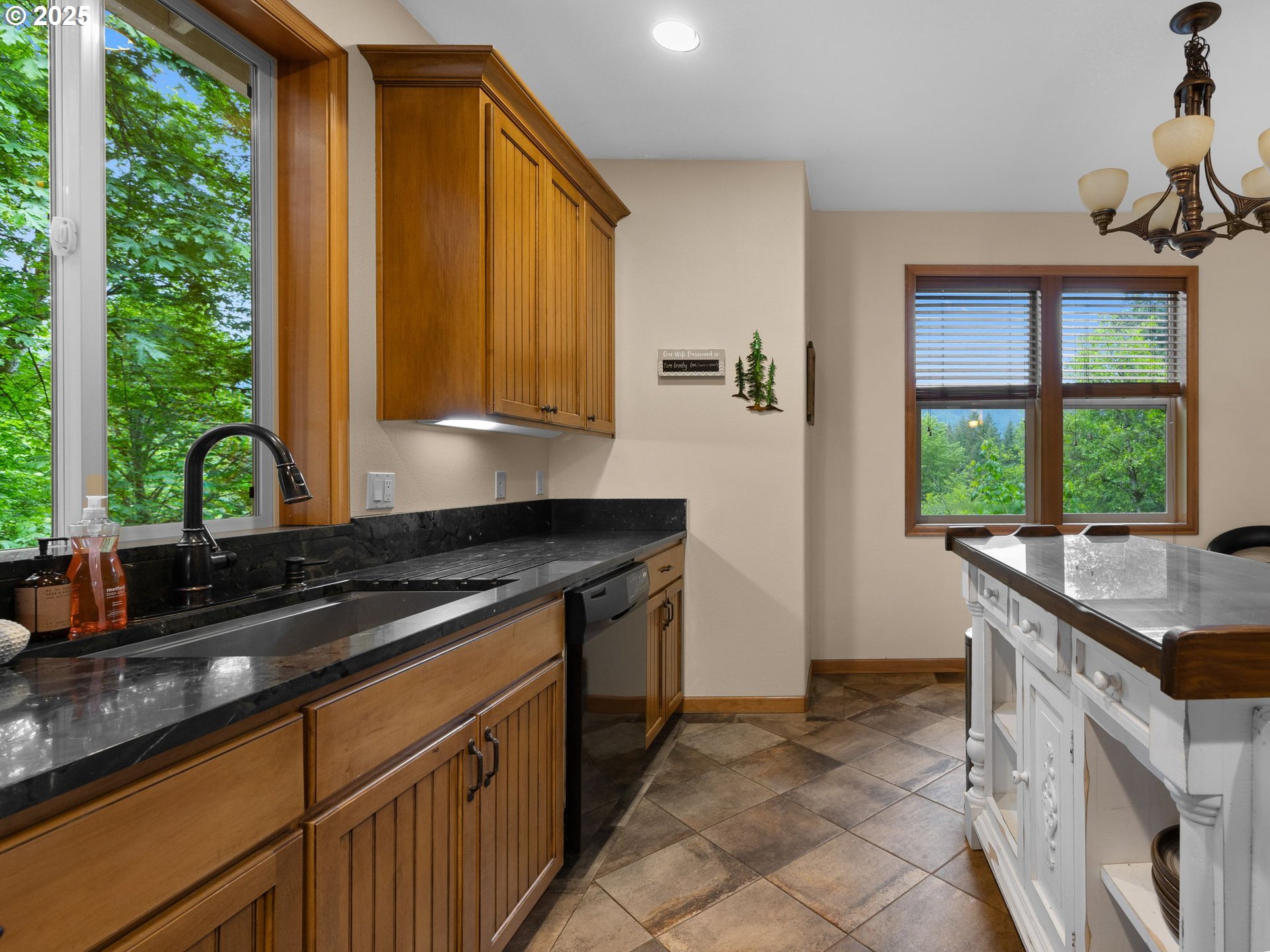 Rhododendron, Oregon 97049, United States, 4 Bedrooms Bedrooms, ,3 BathroomsBathrooms,Residential,Active,93126