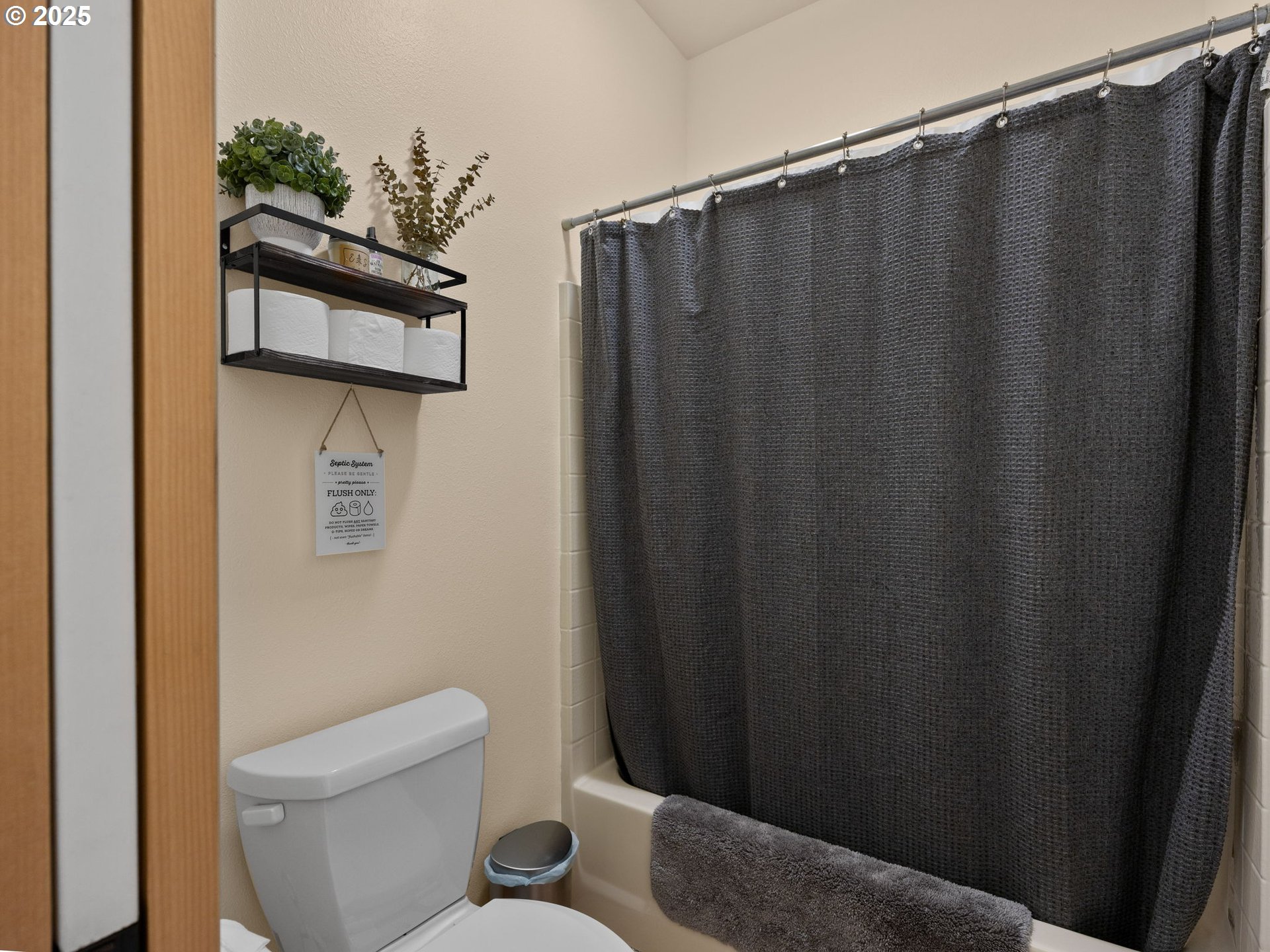 Rhododendron, Oregon 97049, United States, 4 Bedrooms Bedrooms, ,3 BathroomsBathrooms,Residential,Active,93126